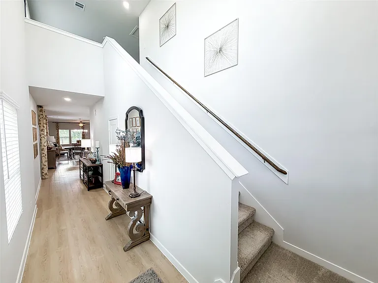 130 Alset Dr — Photo 2