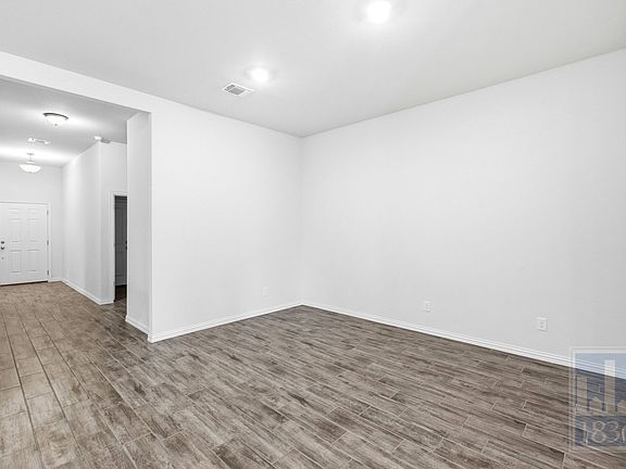 3rd image of 188 Danbark Dr