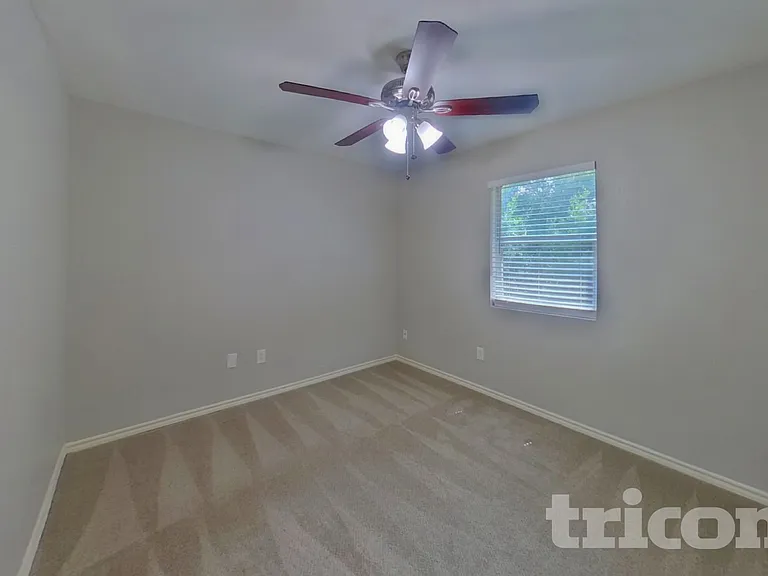 213 Dean Ct — Photo 9