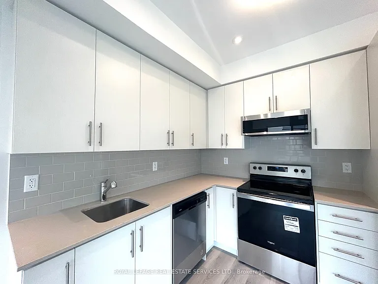3405 Ridgeway Dr E #18 — Photo 2