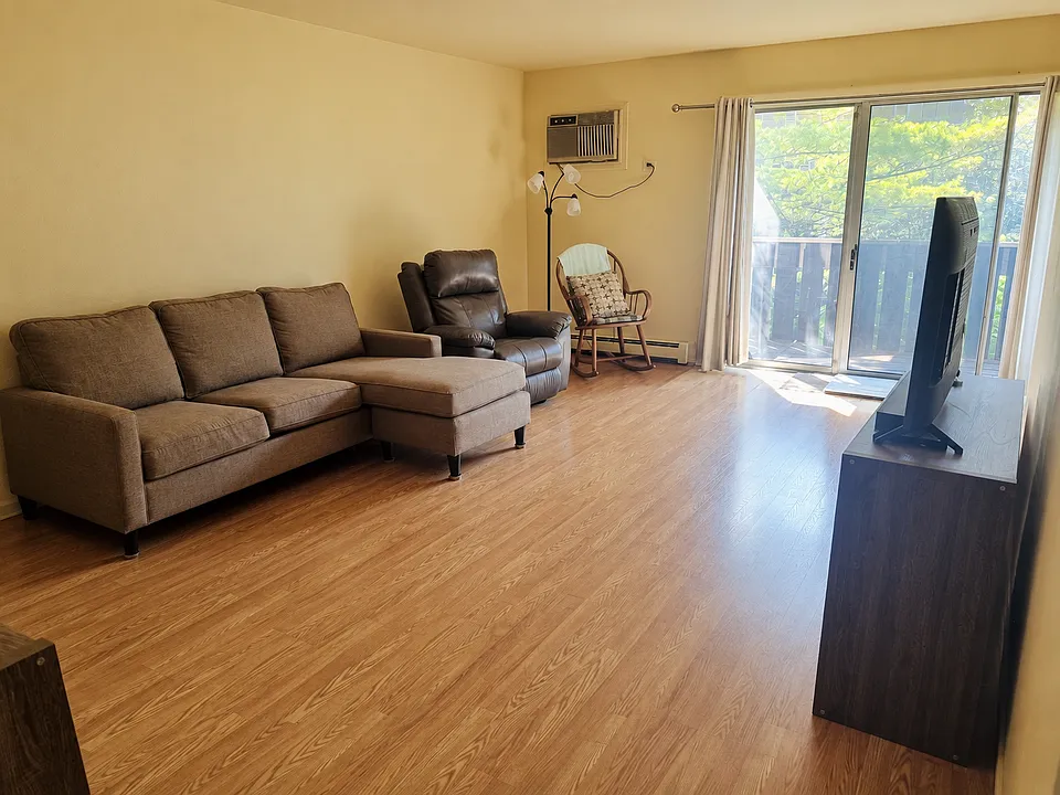 1307 E Turtle Creek Cir #2D