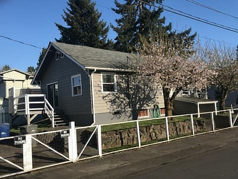 1st image of 901 1st St SE