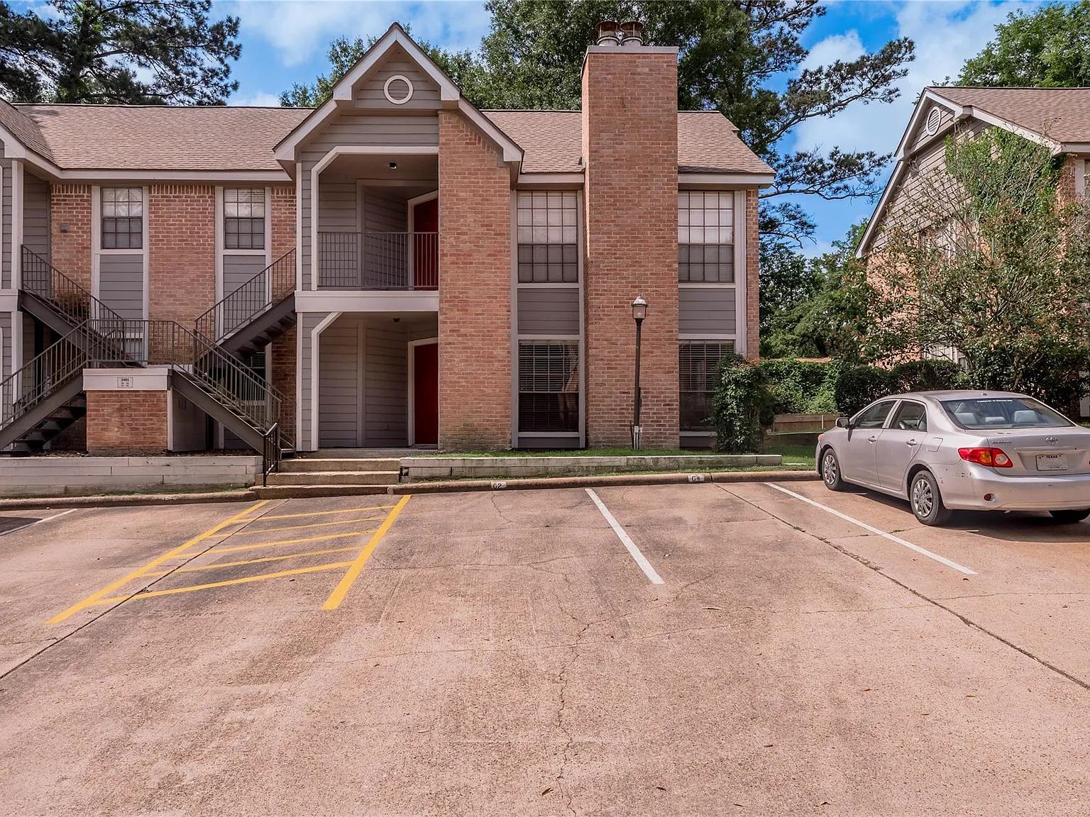 2 bed, 1.0 bath, 1025 sqft, $1,100 — Photo 2