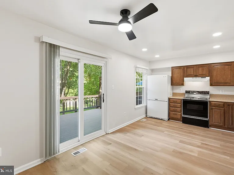 7691 Northern Oaks Ct — Photo 11