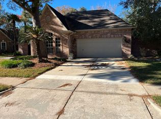 16507 Shadow Path Dr, Houston, TX 77059