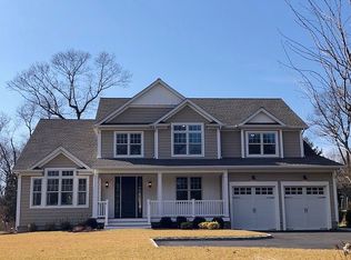 137 Little Neck Rd, Centerport, NY 11721