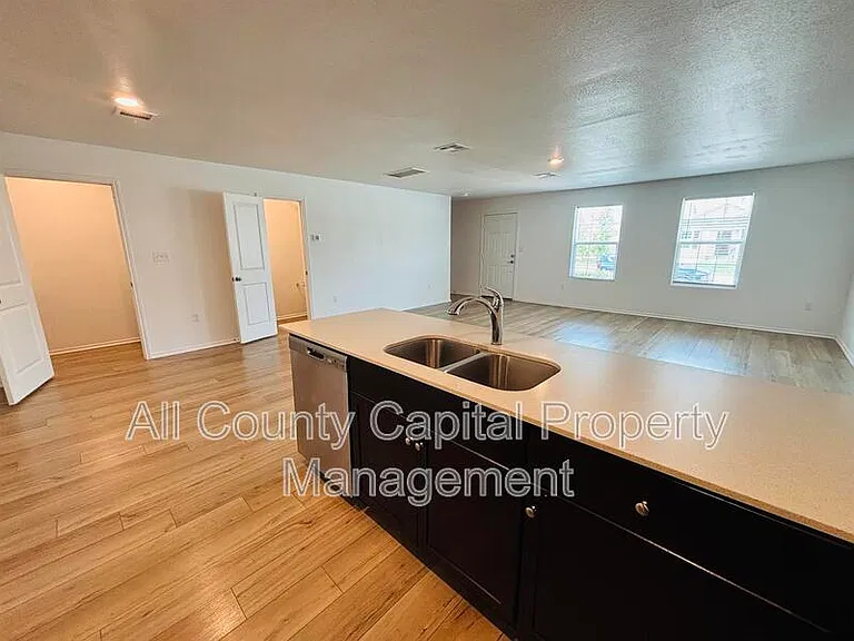 13725 Knights Branch Dr — Photo 5