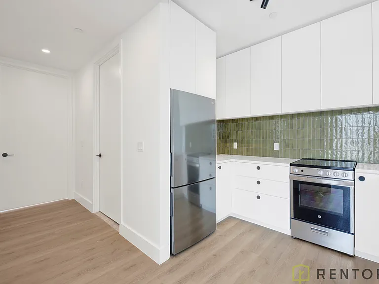 60 Cedar St #501F — Photo 3