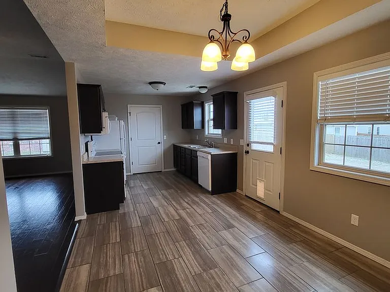 1226 Montana Pl — Photo 6