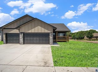 1103 Cyber Ct, Madison, SD 57042