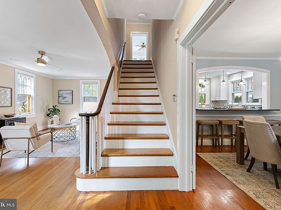 4th image of 304 Fontaine St