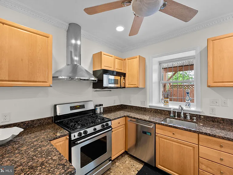 1010 W St NW — Photo 13