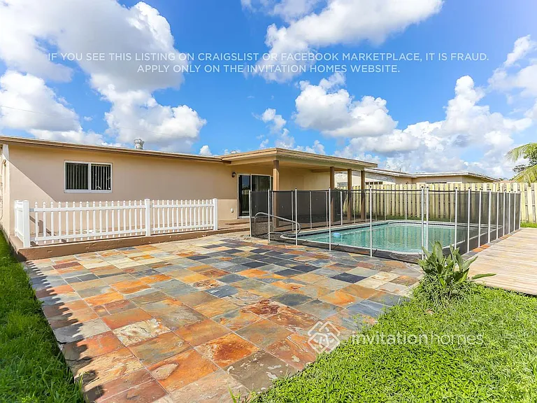 8410 NW 24th Pl — Photo 17