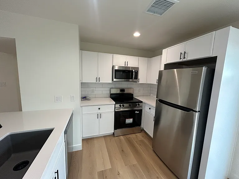 2633 E Glenrosa Ave #3 — Photo 2