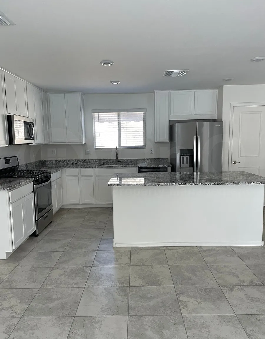 3 bed, 2.0 bath, 2022 sqft, $1,850 — Photo 2