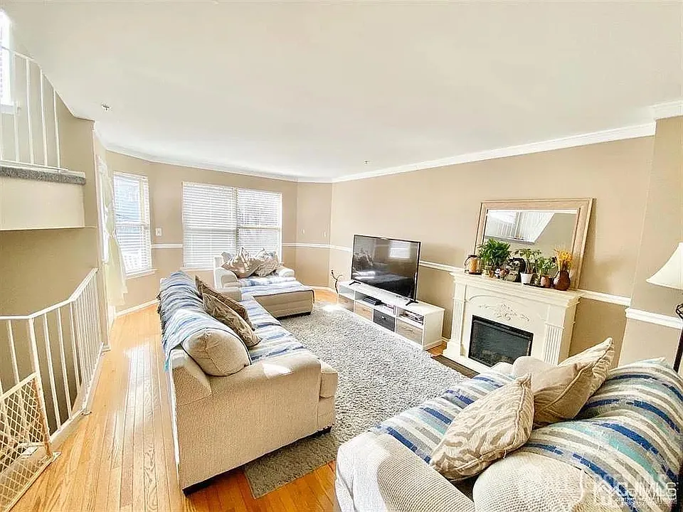 790 Harbortown Blvd