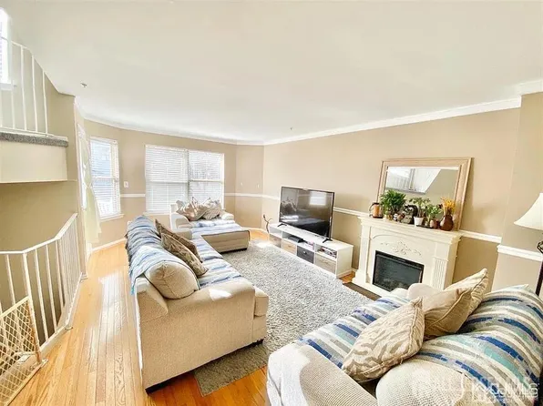 790 Harbortown Blvd, Perth Amboy, NJ 08861