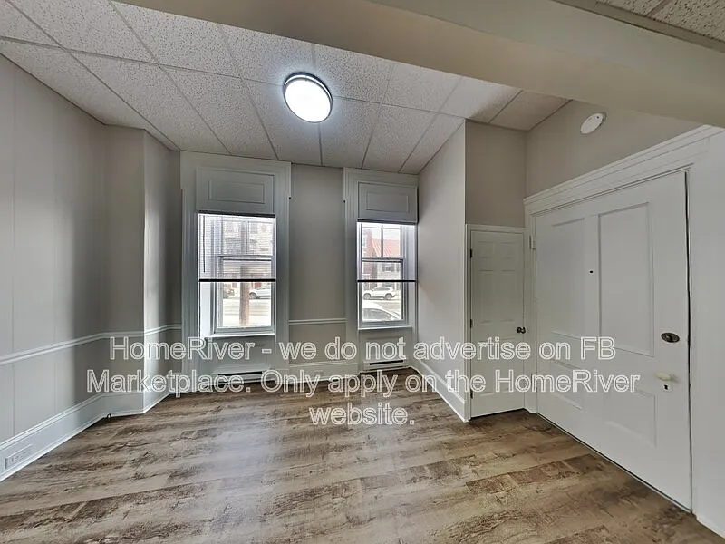 2 bed, 1.0 bath, $1,300 — Photo 2
