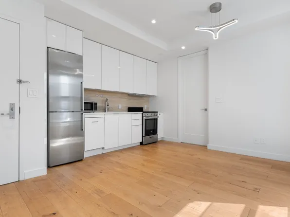 503 West 22nd Street image 2 of 6