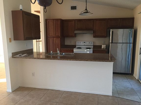 3rd image of 891 Parsons Cir SE