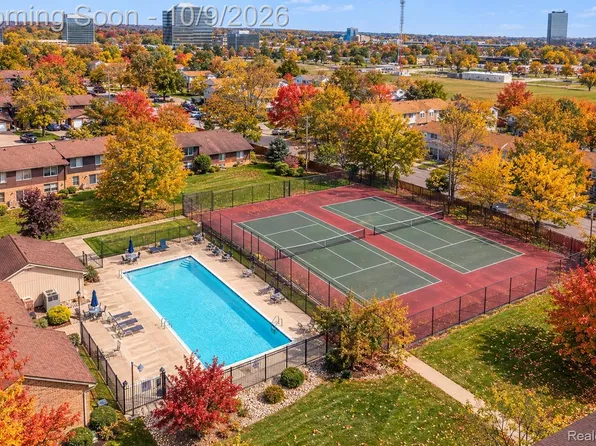 26533 Summerdale Dr, Southfield, MI 48033
