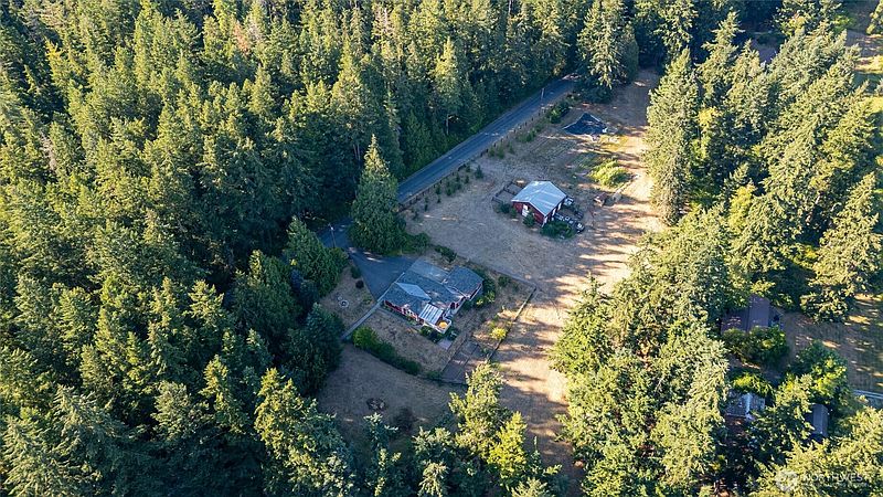 3rd image of 5985 Coles Road