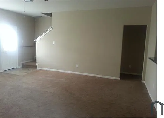 4 bed, 2460 sqft, $2,299 — Photo 3