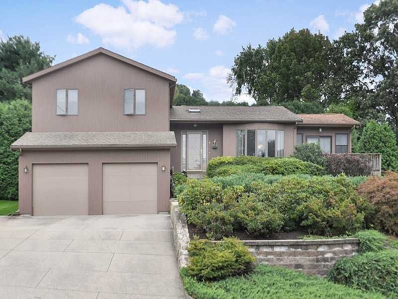 1st image of 9 Riverview Dr