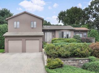 9 Riverview Dr, North Providence, RI 02904