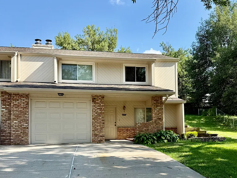 Front exterior 16557