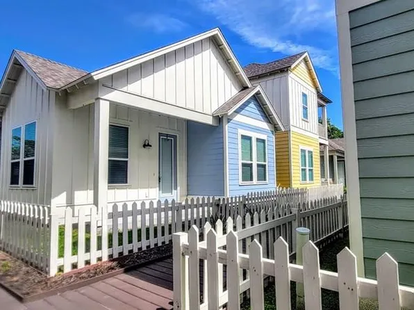 103 Sailhouse Way, Rockport, TX 78382