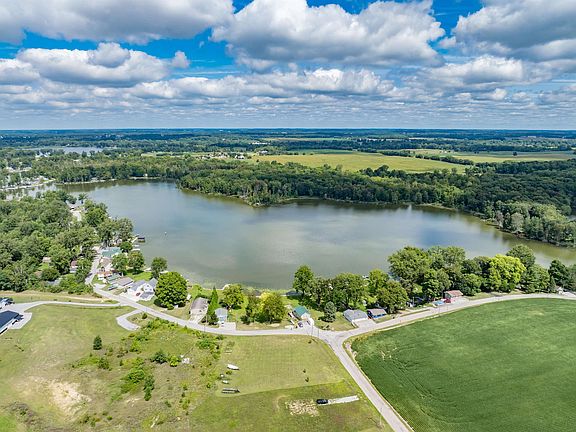 2nd image of 9256 N Steinbarger Lake Dr