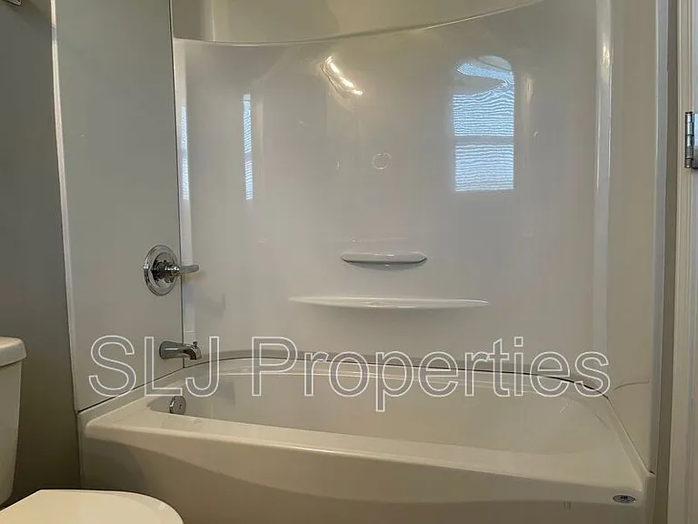 629 E Market St #1 — Photo 6