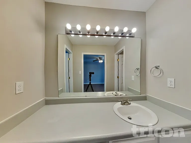 2112 McKinnon Dr — Photo 11