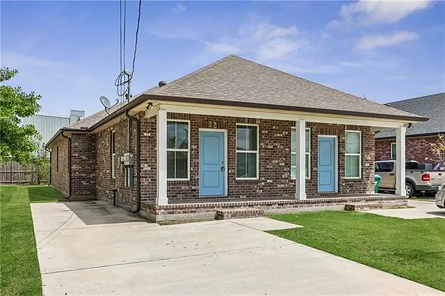 3 bed, 2.0 bath, 1275 sqft, $1,800 — Photo 3
