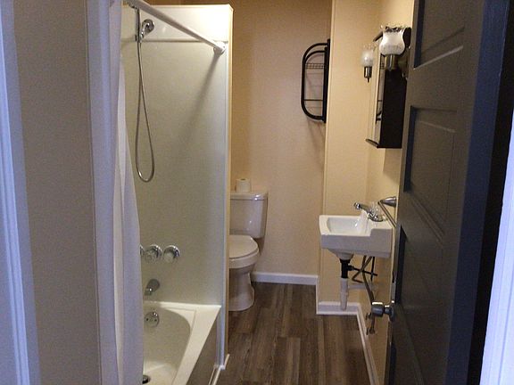3rd image of 411 Bedford St #2