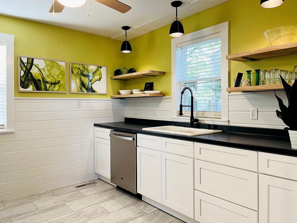 Cook's kitchen with all new appliances