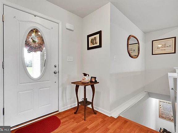4th image of 25 Joy Ln