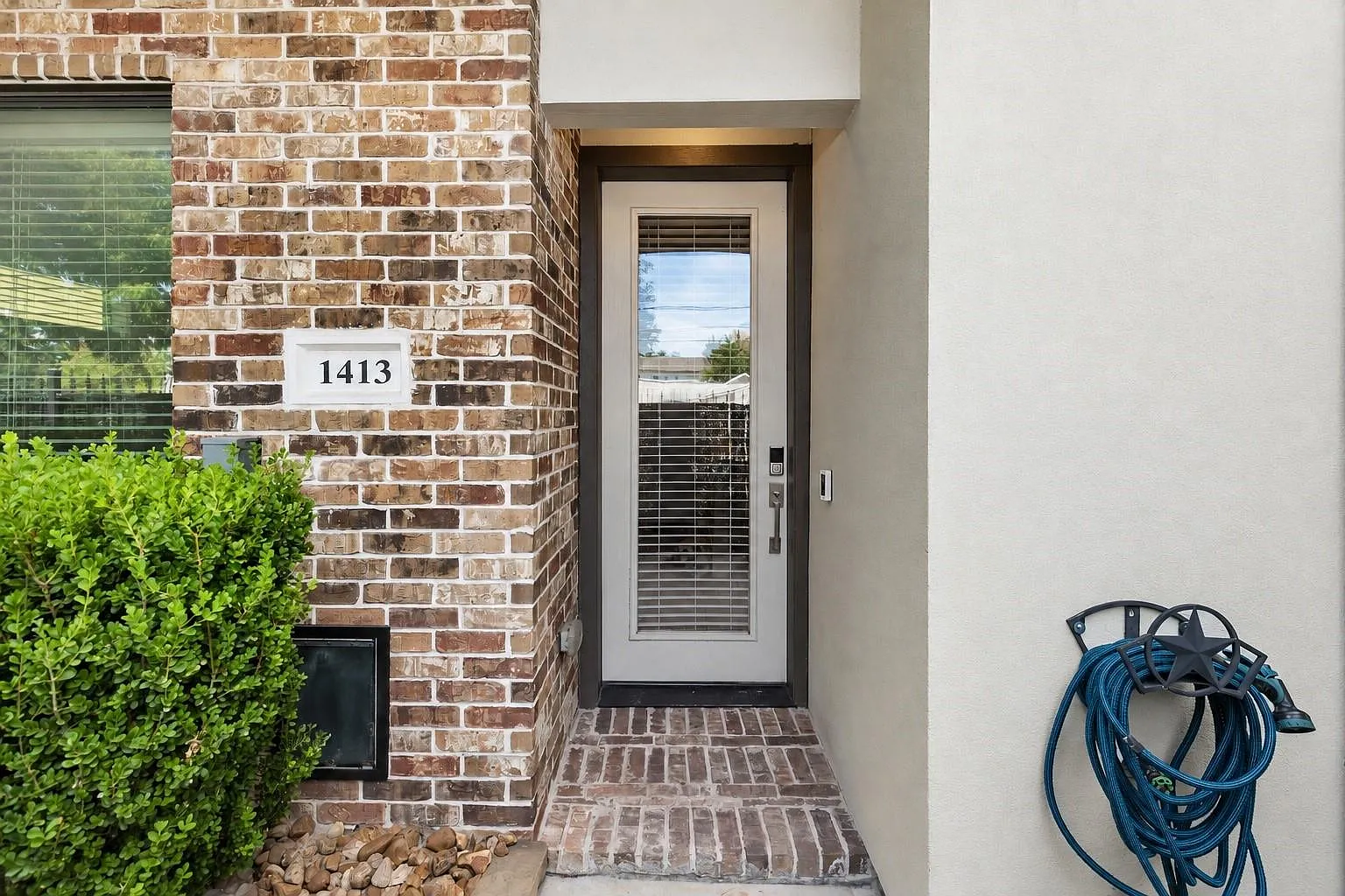 3 bed, 3.5 bath, 2108 sqft, $3,800 — Photo 2