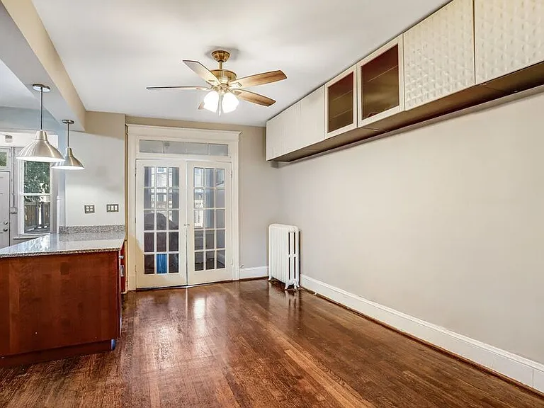 821 Kentucky Ave SE — Photo 15