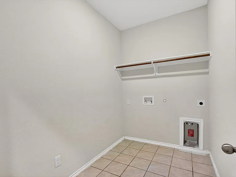 2109 Muscovy St — Photo 22