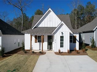 1099 Woodland Ln, Opelika, AL 36801