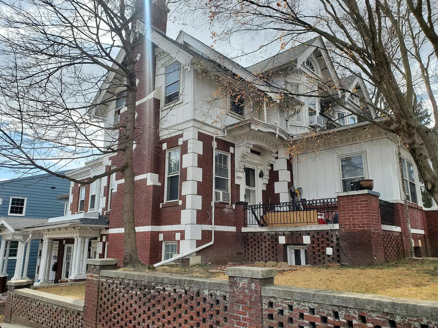 866 Dewey Ave — Photo 3