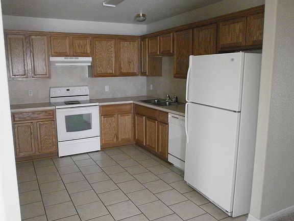 4th image of 1908 Charleston Ct APT B