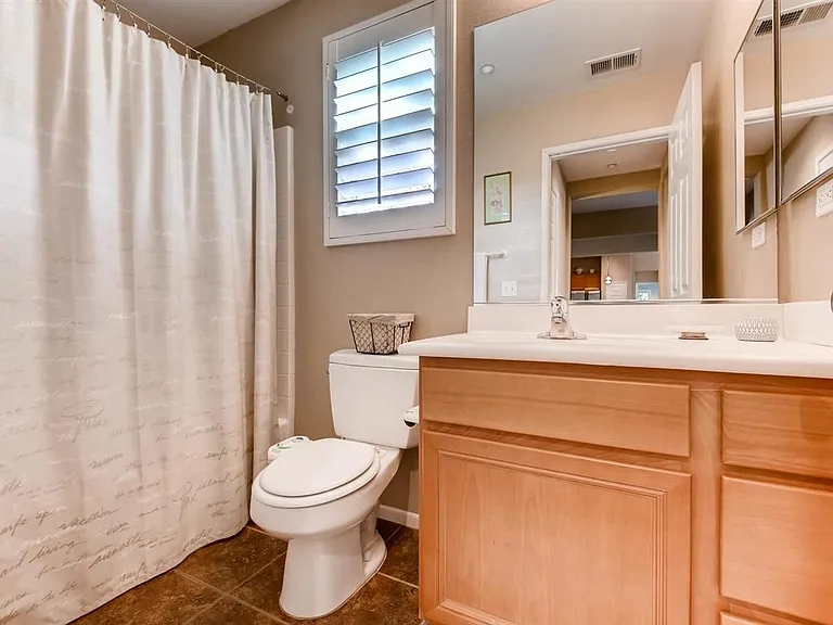 1164 Goddard St — Photo 20