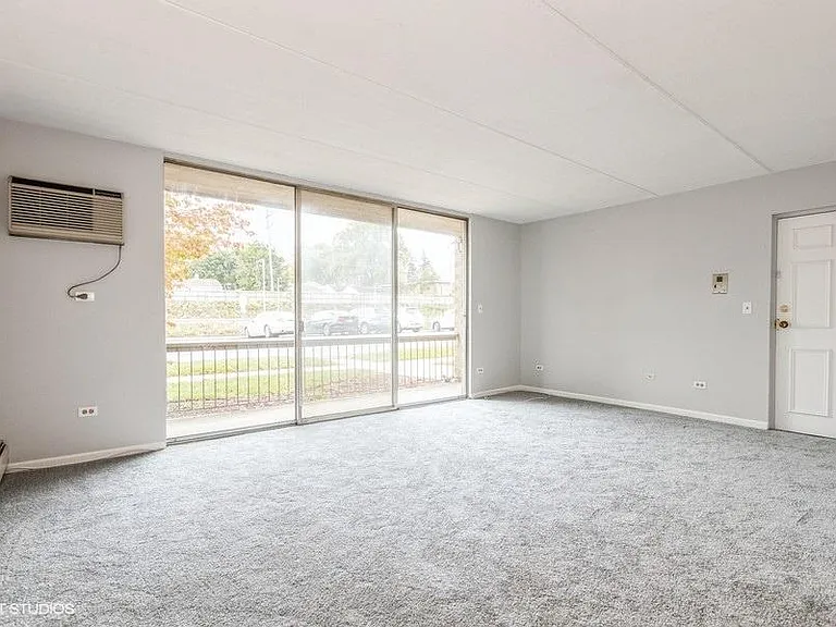 130 Burlington Ave — Photo 3