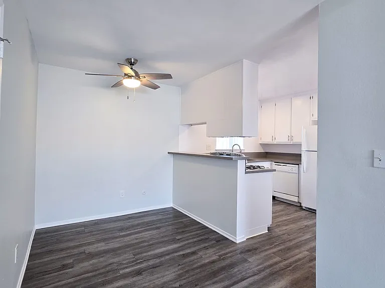 18400 Prairie Street — Photo 55