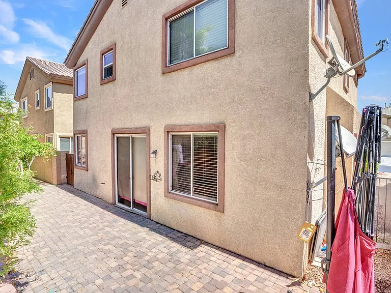 527 Newberry Springs Dr — Photo 38