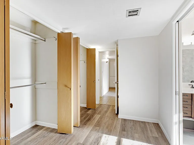 1036 E Geneva Dr — Photo 10