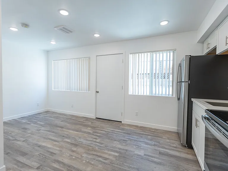 18407 Dearborn Street — Photo 12